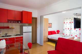 Апартаменты Apartments Villa Marija Петровац Номер-студио с балконом и видом на море-11